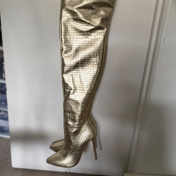 Shoes and boots - Picture 2 of 16